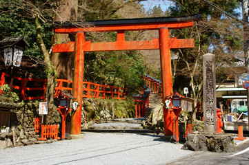 Fototapeta na wymiar Japońska świątynia w górach (Kurama, Kyoto)