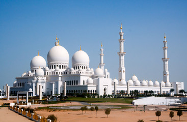 Fototapeta na wymiar Sheikh Zayed Meczet w Abu Zabi