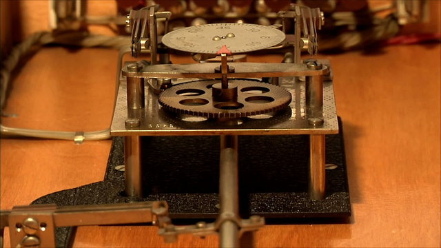 mechanism of the pendulum clock 2