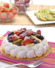 Pastel de frutas con chocolate.