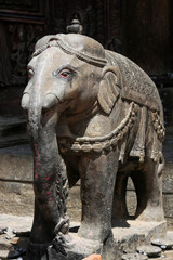Fototapeta na wymiar Statua posąg słonia w Changunarayan