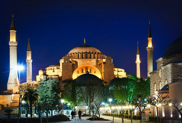 Fototapeta na wymiar Hagia Sophia w nocy, Stambuł, Turcja