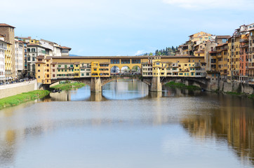 Fototapeta premium Ponte Vecchio bridge in Florence, Italy