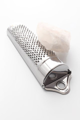 ペルシャ産の岩塩と卸し金