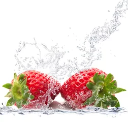 Foto op Plexiglas Opspattend water aardbeien plons