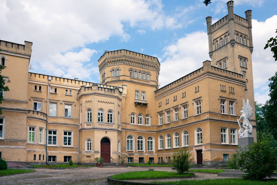 Neo-gothic castle / Jablonowo Pomorskie