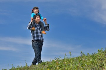 休日のパパと少女