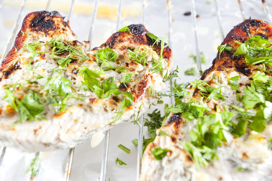 Grilled chicken breast with fresh herbs - Ducan diet