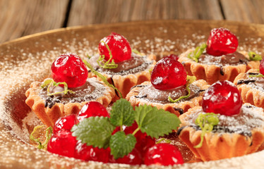 Chocolate-filled tartlets