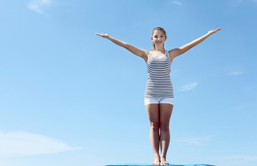 Obraz premium Portrait of a young woman doing exercises
