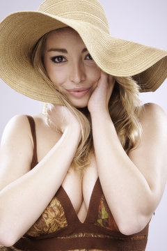 Ragazza bionda copertina