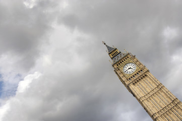 Fototapeta na wymiar Big Ben clock tower against stormy sky