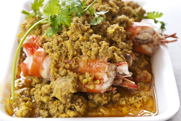 Fried shrimp with curry powder