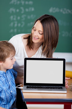 computerbildschirm in der schule