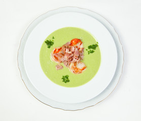 Pea soup with shrimps and bacon