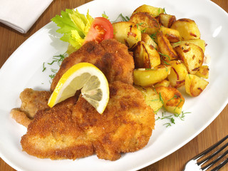 Wiener Schnitzel mit Bratkartoffeln