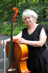 Female cellist.