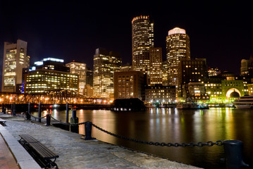 Fototapeta na wymiar View ofthe skyline of Boston Massachusetts at night.