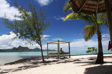 Bett am Strand von Mauritius