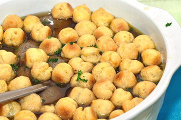 Leberknödelsuppe mit Schwimmerle