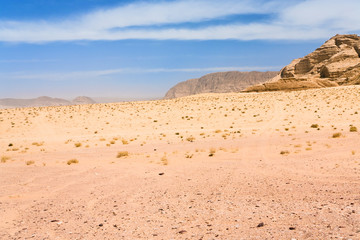 Fototapeta na wymiar krajobraz pustyni Wadi Rum