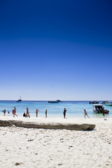 Obraz premium many people in a beach