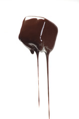 bocconcino di Cioccolato grondante su fondo bianco