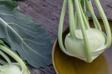 Kohlrabi mit Blatt