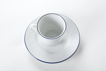 tasse et soucoupe en porcelaine
