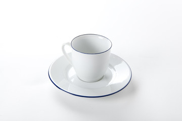 tasse et soucoupe en porcelaine