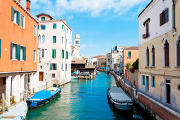 Fototapeta na wymiar canal, boats and houses in Venice - Italy