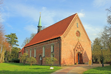 Fototapeta na wymiar Kirche St. Gabriel in Haseldorf (13. Jh., Schleswig-Holstein)