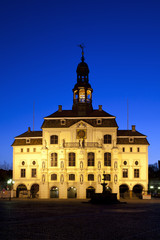 Fototapeta na wymiar Rathaus Lüneburg bei Nacht