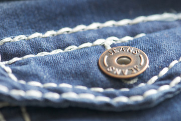 Jeans + Knopf