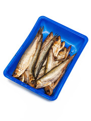 Sprotten in Plastikschale