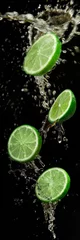 Photo sur Plexiglas Éclaboussures deau limes avec éclaboussures d& 39 eau