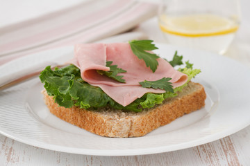 toast with lettuce, ham and parsley