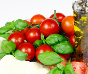 Tomaten, Basilikum und Mozarella
