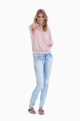 Obraz premium A smiling woman is pointing at the camera