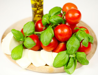 Tomaten, Basilikum und Mozzarella