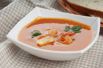 Tomato soup with shrimps