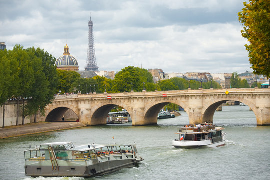 Paris Cruise Boats Seine Eiffel Tower