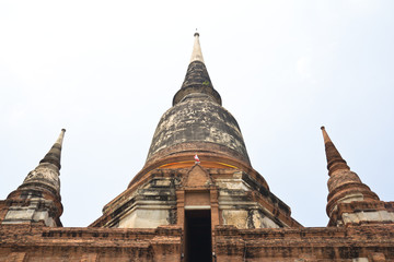 Fototapeta premium Pogoda at historical park, Wat Chaiwatthanaram temple, Thailand