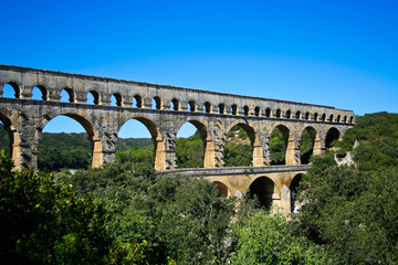 Fototapeta na wymiar Pont du Gard - Roman Akwedukt w południowej Francji w pobliżu Nimes.