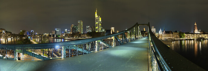 beleuchtetes  Frankfurt vom eisernen Steg Panorama