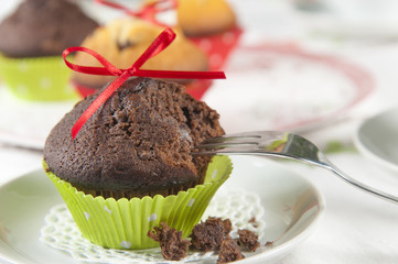 Kaffeegedeck mit Muffins