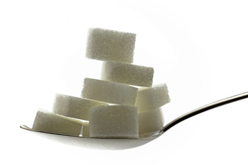 zuckerwürfel auf löffel