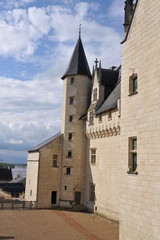 Fototapeta na wymiar 2 Zamek dziedziniec Montsoreau