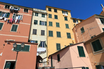 Fototapeta na wymiar Liguria - typowe domy w Sori, Włochy