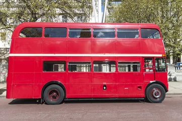 Photo sur Aluminium Bus rouge de Londres Bus rouges célèbres de Londres